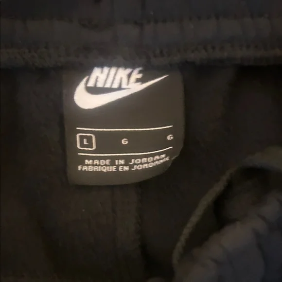 Nike Black Cargo Sweatpants. Like new. Never worn. - Picture 5 of 5